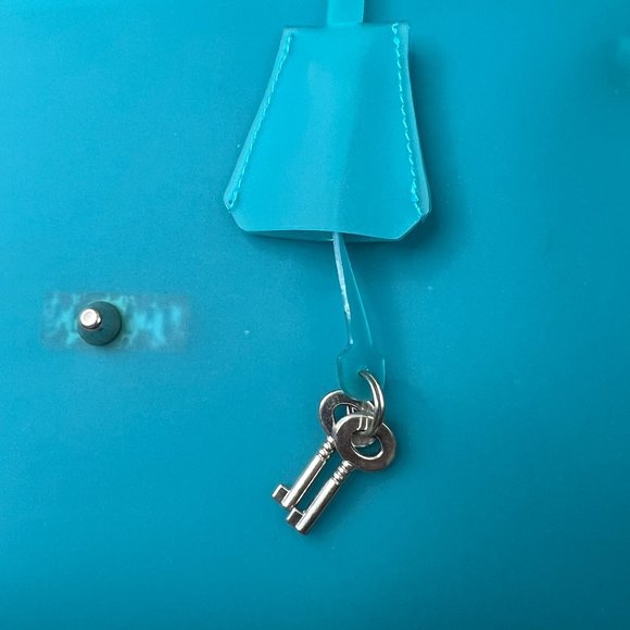 Jelly Tote Blue Green Transparent Purse With Lock and Keys - Picture 9 of 11